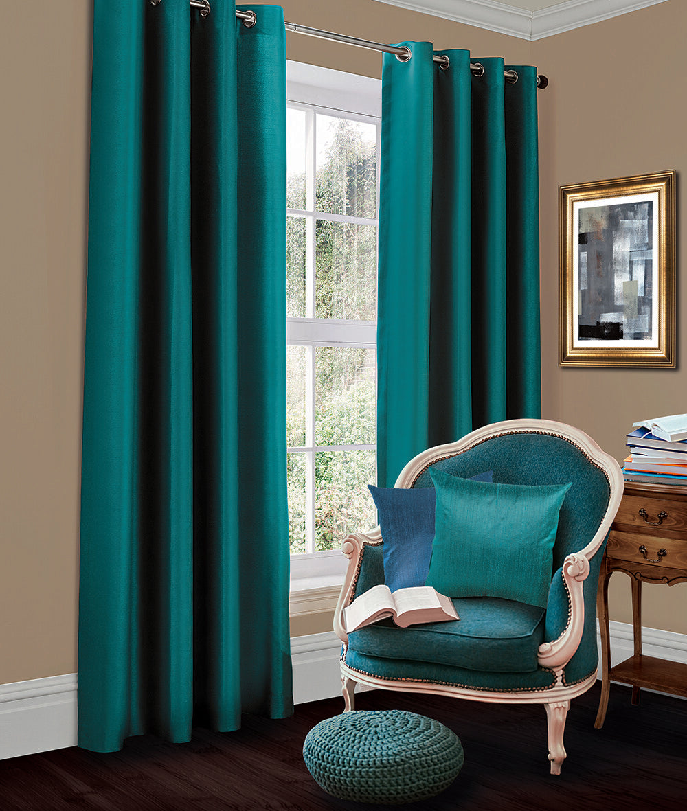PAIR OF THERMAL INSULATING LIGHT BLACKOUT EYELET TOP CURTAINS