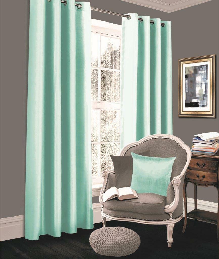 PAIR OF THERMAL INSULATING LIGHT BLACKOUT EYELET TOP CURTAINS